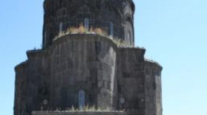 K&uuml;mbet Cami&rsquo;nin S&uuml;rekli Kapalı Tutulması Yerli Ve Yabancı Turistleri &Uuml;z&uuml;yor