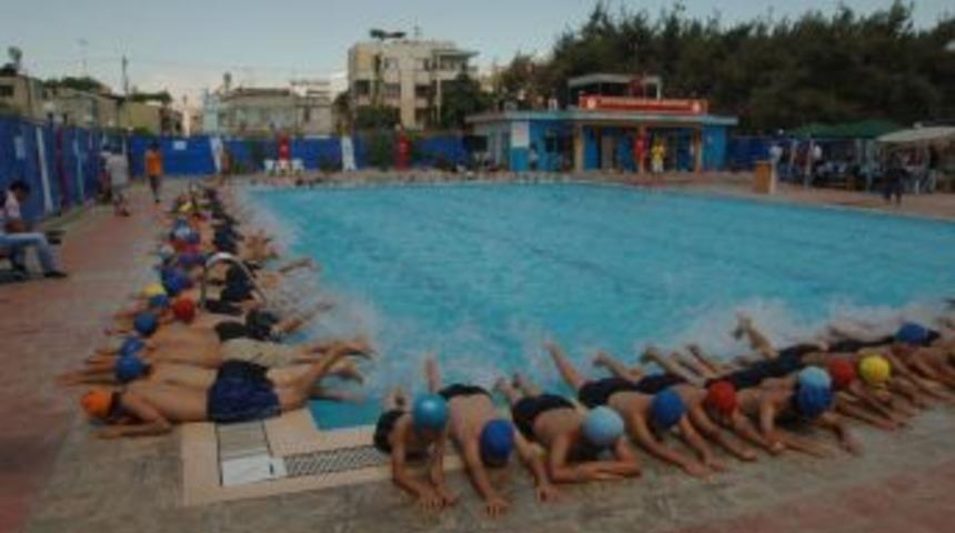 15 bin &ccedil;ocuk y&uuml;zme &ouml;ğrendi