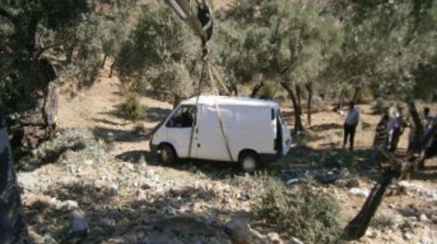 Şarampole Yuvarlanan Ara&ccedil;tan Yara Almadan &Ccedil;ıktı