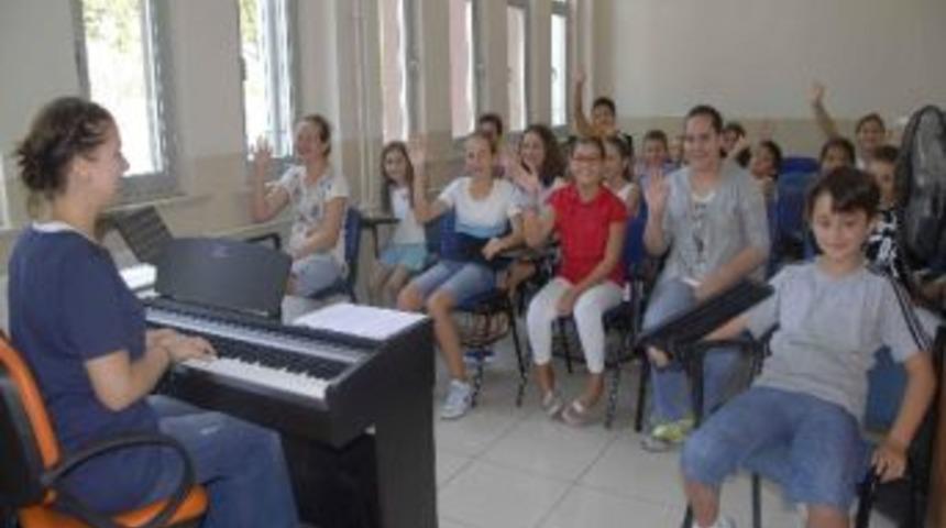 Kocaelili &Ccedil;ocular Yaz Tatilini Sanatla İ&ccedil; İ&ccedil;e Ge&ccedil;iriyor