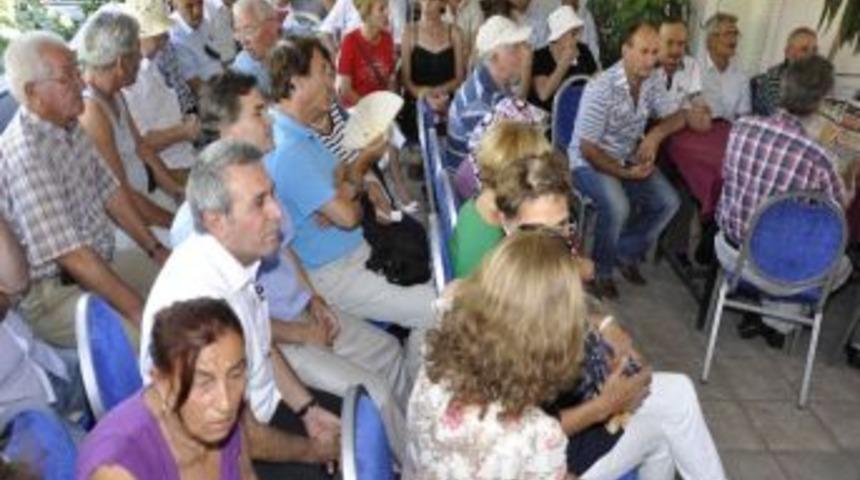 Kuşadası'nda Partilerde Bayramlaşma