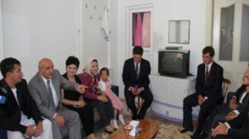 Bayramda Şehit Aileleri Ve İhtiya&ccedil;lı Aileler Ziyaret Edildi