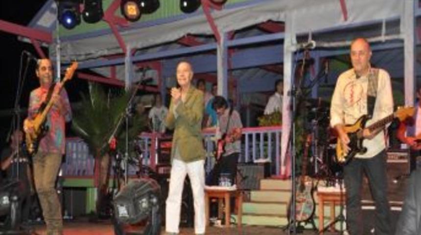 Mf&ouml; Yıllar Sonra Fo&ccedil;a Mambo&rsquo;da Sahne Aldı