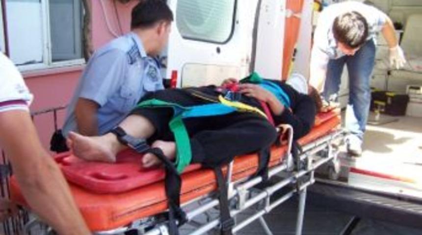 Otomobil Engelli Aracına &Ccedil;arptı: 1 Yaralı