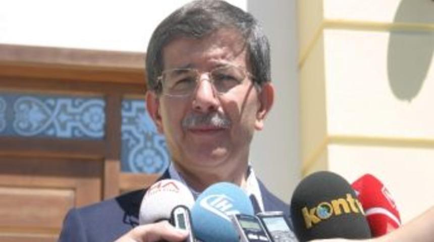 Bakan Davutoğlu&rsquo;ndan Kınama