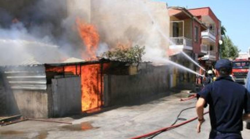 &Ccedil;ocukların Patlattığı Maytap Yangına Sebep Oldu