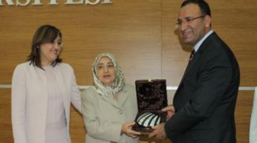 Bakan Şahin Annesini Kaybetti