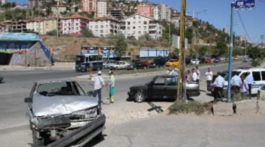 Başkent'te Yasak "u" D&ouml;n&uuml;ş&uuml; Kazası: 6 Yaralı