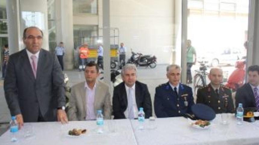 Akhisar protokol&uuml; belediyede bayramlaştı