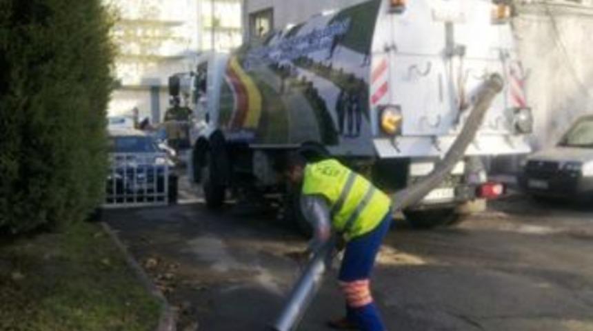 Yolların tozunu alıyorlar