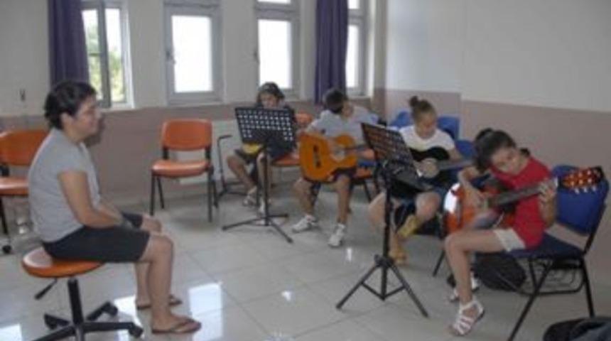 Kentin &ccedil;ocuklarına k&uuml;lt&uuml;r ve sanat aşılanıyor