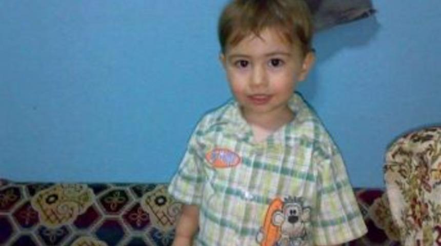 Minik Enes Otomobilin Altında Can Verdi