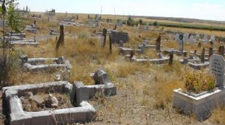 Kulu&rsquo;da 116 Sahipsiz Mezarın Yeri Briketlerle Belirlendi