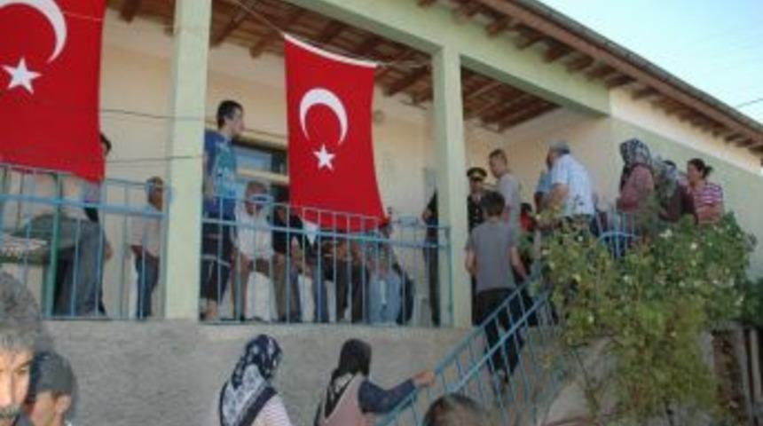 Şehit Uzman &Ccedil;avuş Aziz Orman&rsquo;ın Baba Ocağına Ateş D&uuml;şt&uuml;