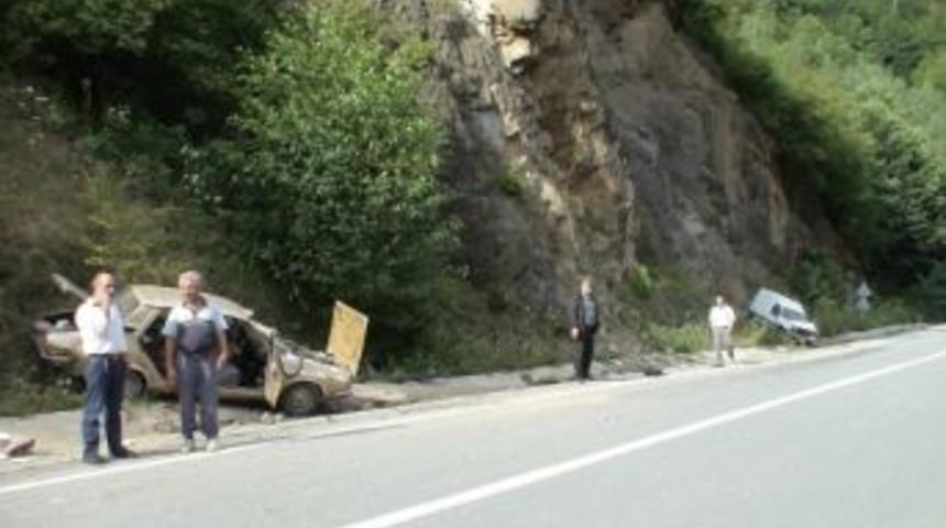 Artvin&rsquo;de Trafik Kazası 1 &Ouml;l&uuml;, 4 Yaralı