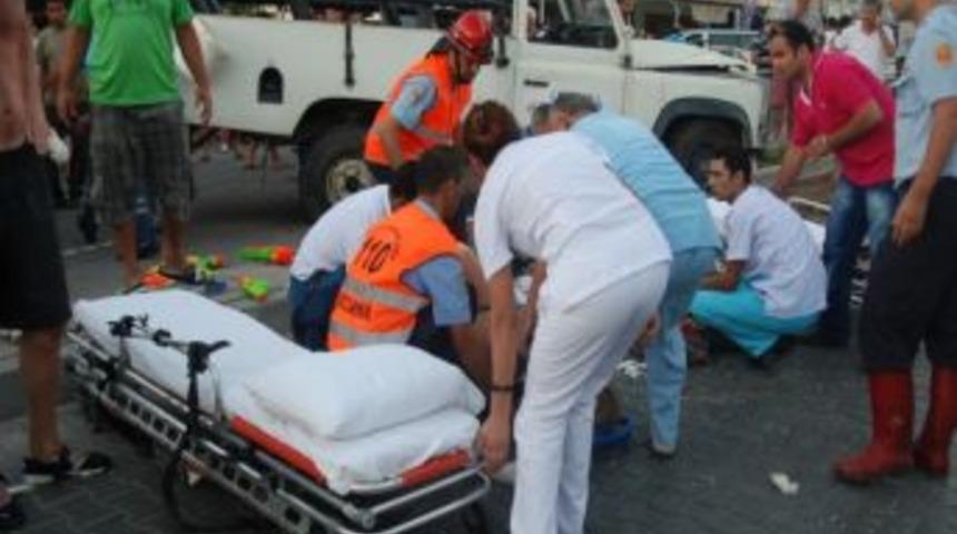 Turistleri taşıyan cip kaza yaptı: 13 yaralı