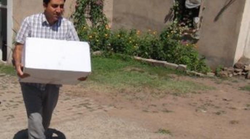 Hayırsever İş Adamı Bayramda Bitlisli &Ccedil;ocukları Sevindirdi