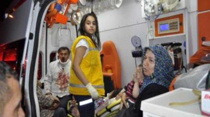 Bayram D&ouml;n&uuml;ş&uuml; 2 Otomobil &Ccedil;arpıştı: 7 Yaralı