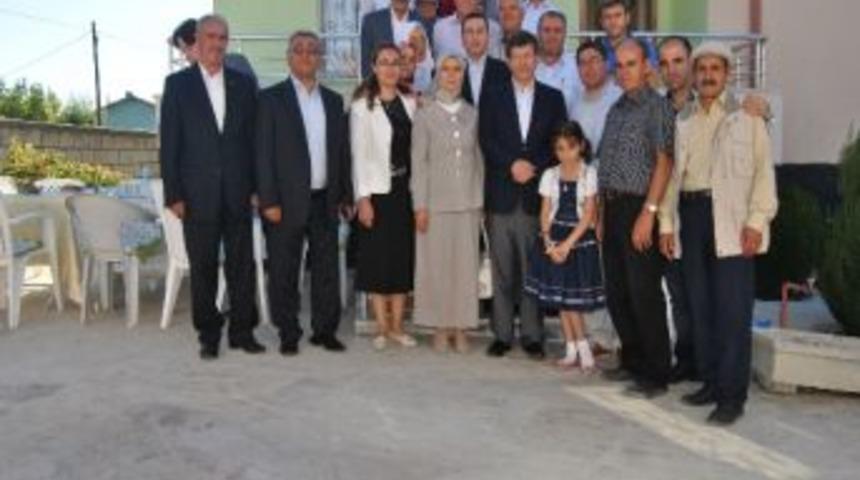 Bakan Davutoğlu&rsquo;ndan Başkonsolosa Ziyaret