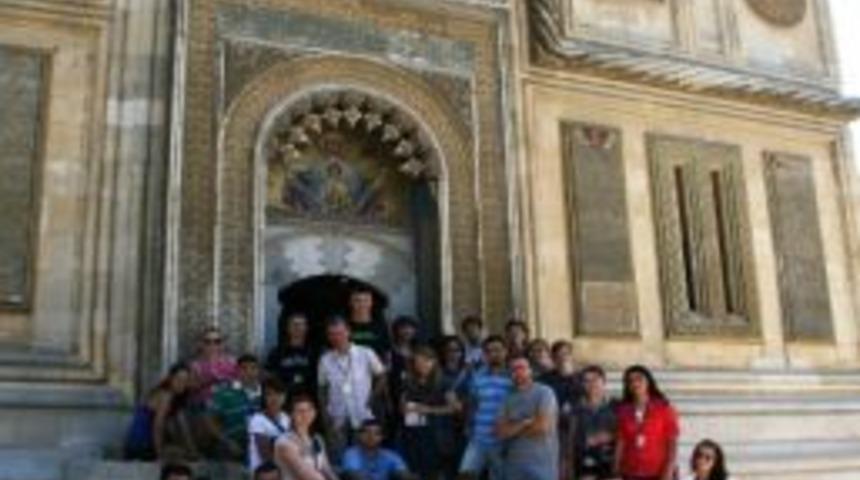 Bursalı Gençlerden Dünya Barışına Katkı