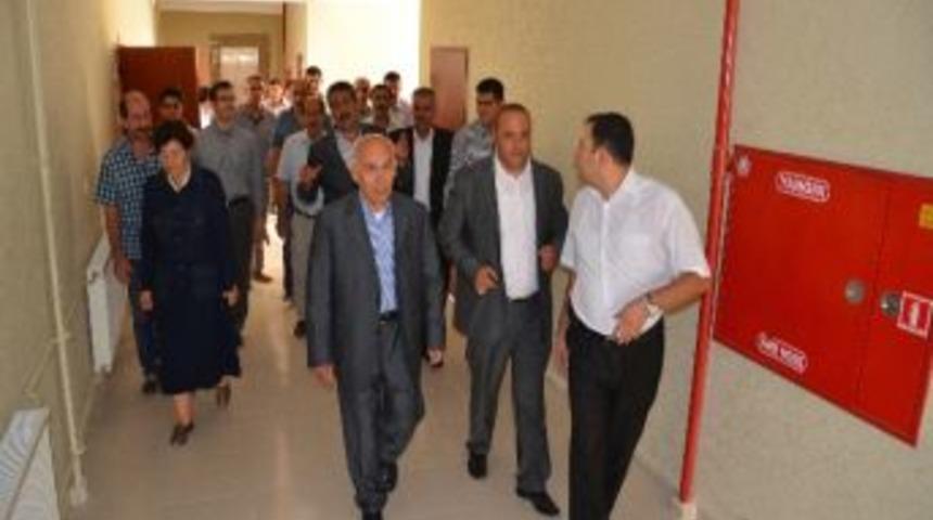 İşadamı Bekir Ilıcak, Darende'de Yaptırdığı Okulda İnceleme Yaptı