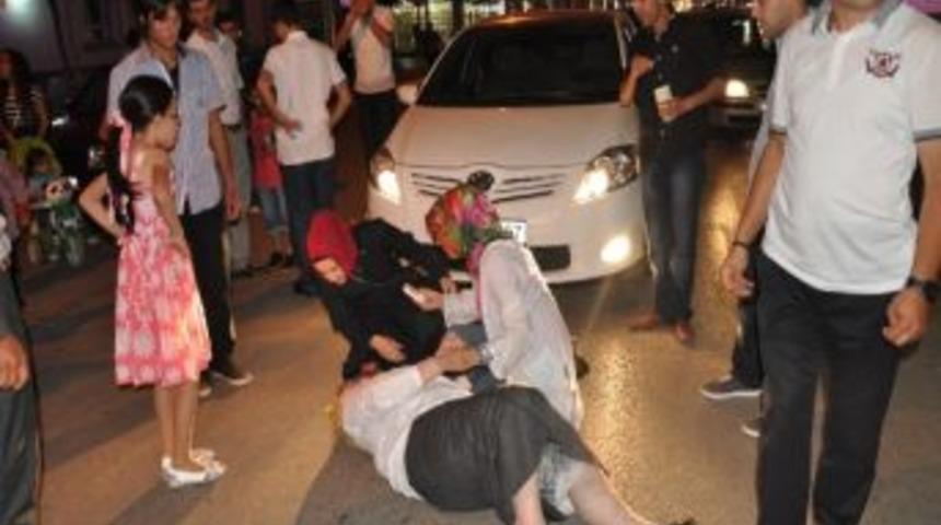 Yolun Karşısına Ge&ccedil;meye &Ccedil;alışan Yaşlı Kadına Otomobil &Ccedil;arptı