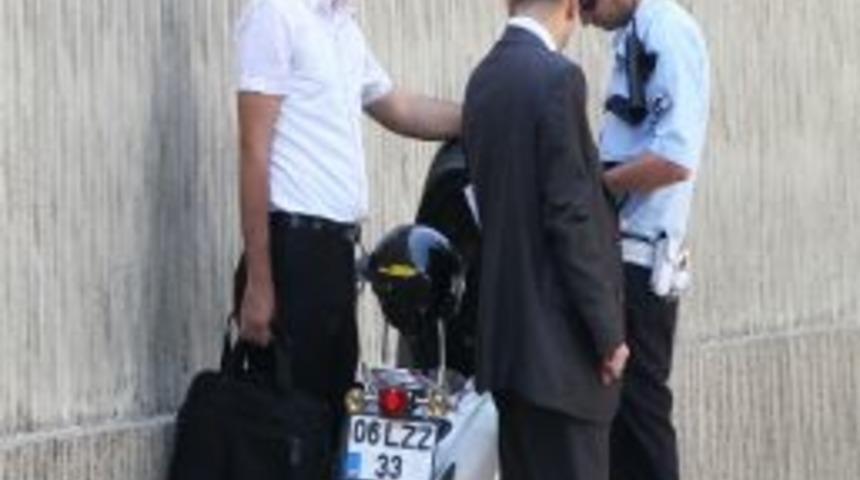 Sıhhiye Orduevi Arkasına Bırakılan Motosiklet Polisi Alarma Ge&ccedil;irdi