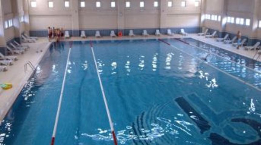 Bağcılar'da &Ouml;ğrenciler I&ccedil;in &Uuml;cretsiz Havuzların Ilki Yapılıyor