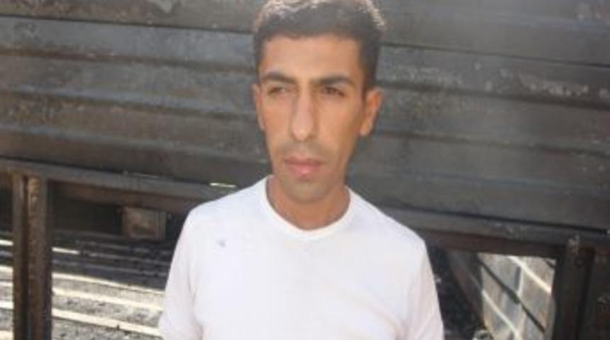 Şemdinli&rsquo;de 2 Ara&ccedil; Ateşe Verildi