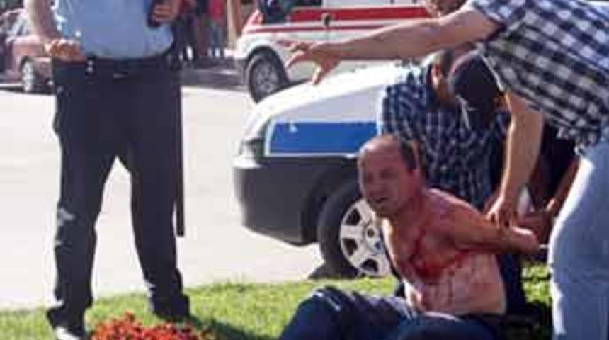 &Ccedil;ocuğunu g&ouml;remeyince kendini doğradı