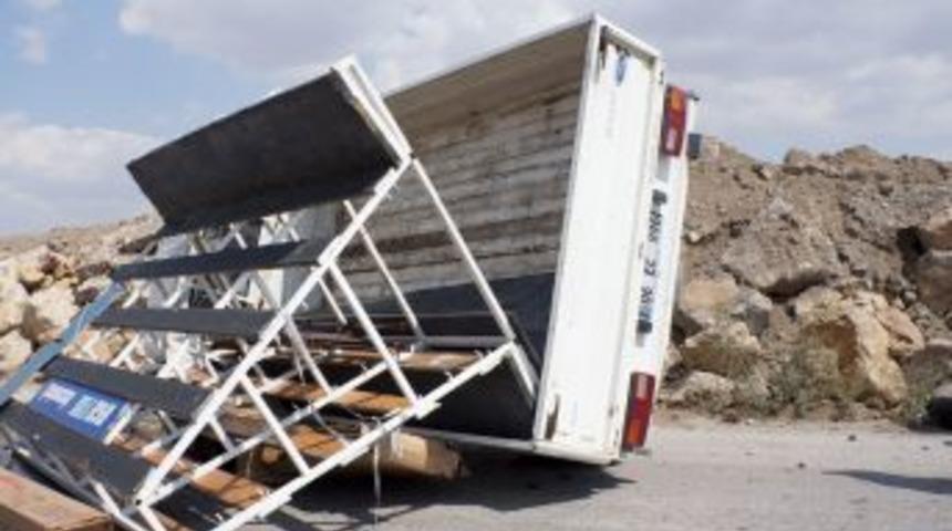 Yola D&ouml;k&uuml;len Akaryakıt Kazaya Neden Oldu, 1 Yaralı