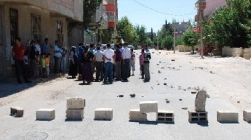 Mahalle Sakinleri Yolu Trafiğe Kapadı