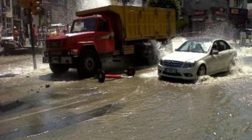 (&ouml;zel Haber) Kasımpaşa'yı Su Bastı
