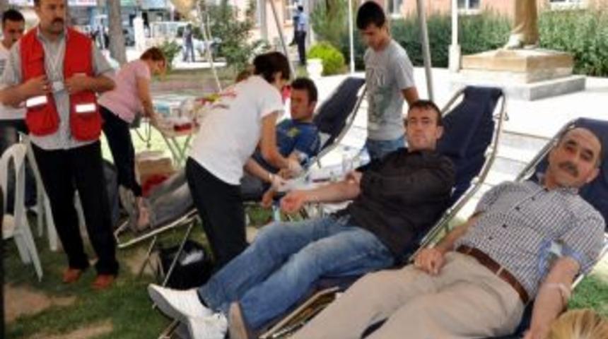 Suşehri&rsquo;nde Kızılay&rsquo;a Kan Bağışı