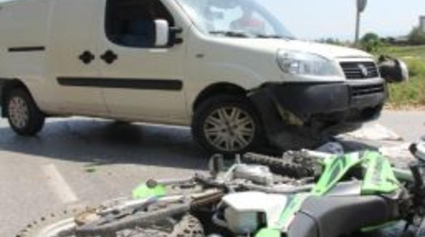 Sakarya'da Otomobil Motosiklete Çarptı: 1 Ölü