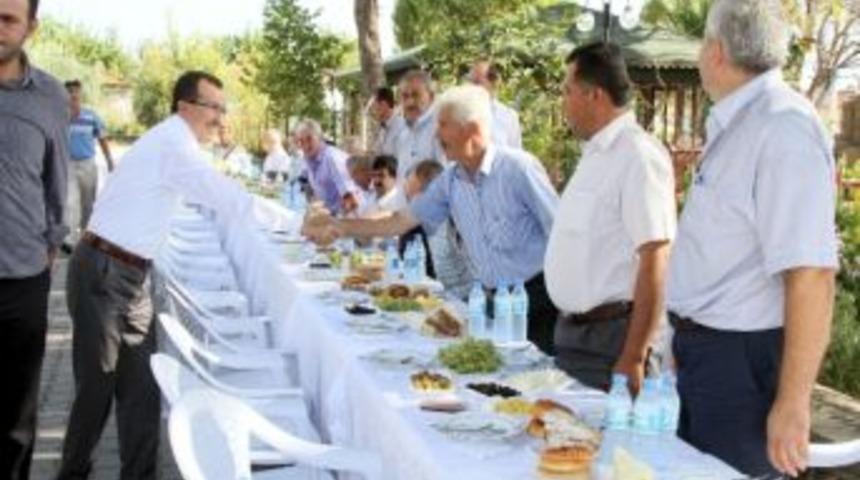 Ak Parti Milletvekili Aydemir K&ouml;y Muhtarlarıyla Kahvaltıda Buluştu