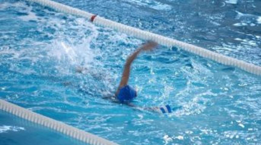 Bağcılar&rsquo;da &Ouml;ğrencilere &Uuml;cretsiz Havuz