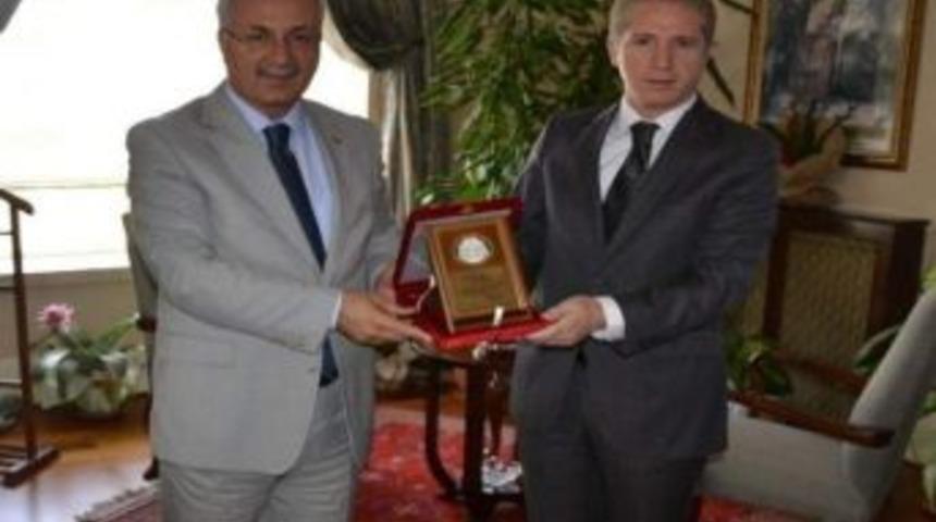 G&ouml;rdes Kaymakamı G&uuml;l'den Vali Daş&ouml;z'e Veda Ziyareti