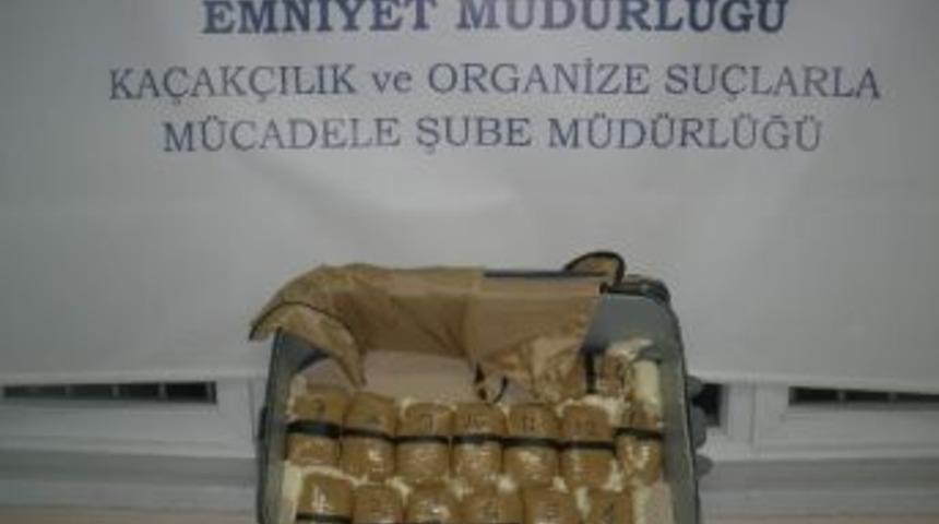 Otomobilde 7 Kilo Eroin Ele Ge&ccedil;irildi