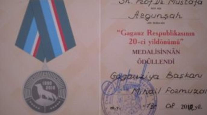 Er&uuml;&rsquo;l&uuml; Profes&ouml;rler Devlet Madalyası İle &Ouml;d&uuml;llendirildi