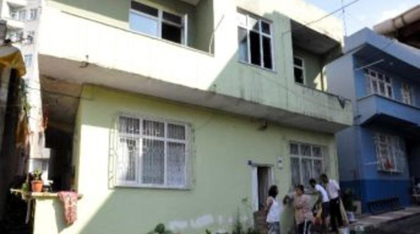 &Uuml;vey babası ve sevgilisini benzin d&ouml;k&uuml;p yaktı