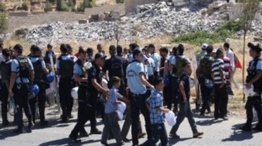 Cenaze Namazı Sonrası Taşkınlık &Ccedil;ıkarmak İsteyen Grup G&ouml;zaltına Alındı