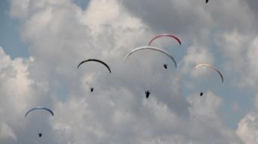 Yama&ccedil; Paraş&uuml;t&uuml; D&uuml;nya Şampiyonası &Ouml;n Ayak Yarışları Ve T&uuml;rkiye Şampiyonası Başladı