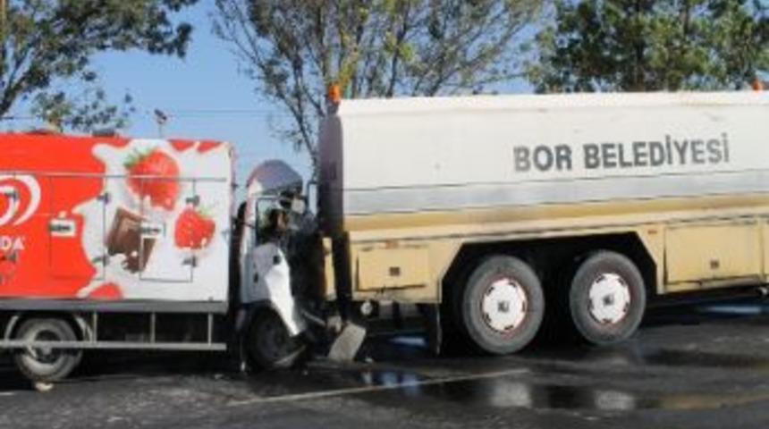 Sulama Yapan Tankere &Ccedil;arpan S&uuml;r&uuml;c&uuml; Ağır Yaralandı