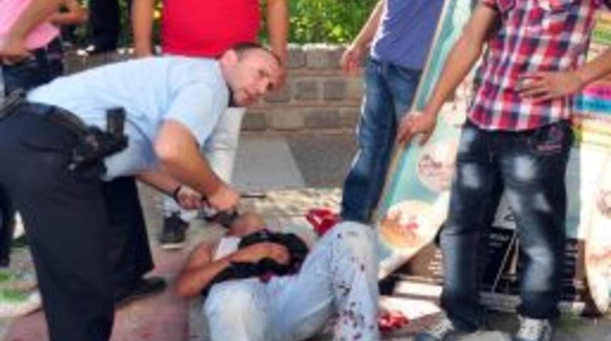 Kız Meselesi Y&uuml;z&uuml;nden &Ccedil;ıkan Kavgada 2 Kişi Yaralandı