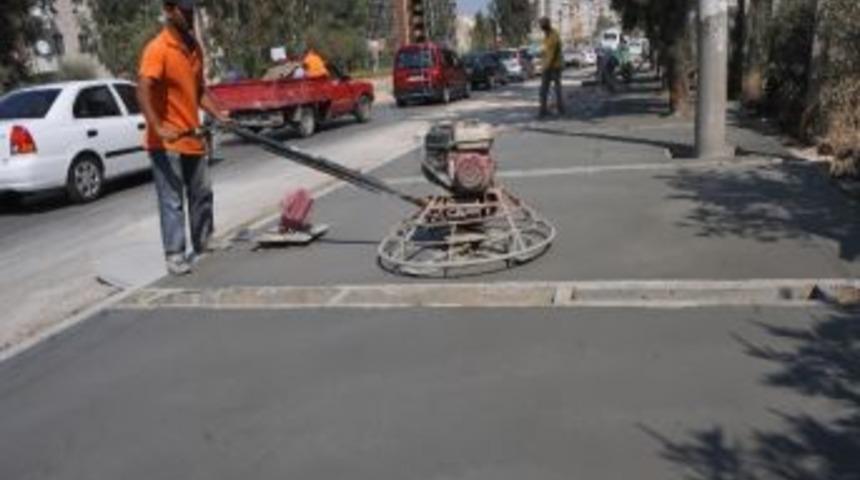 İzmir B&uuml;y&uuml;kşehir Belediyesi Mithatpaşa Caddesi'ni Yeniliyor