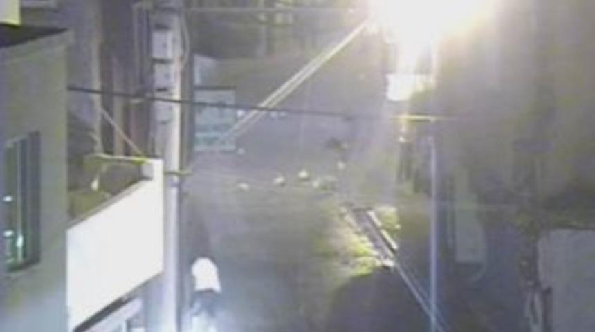 Polise Atmak İstediği Bomba Elinde Patladı