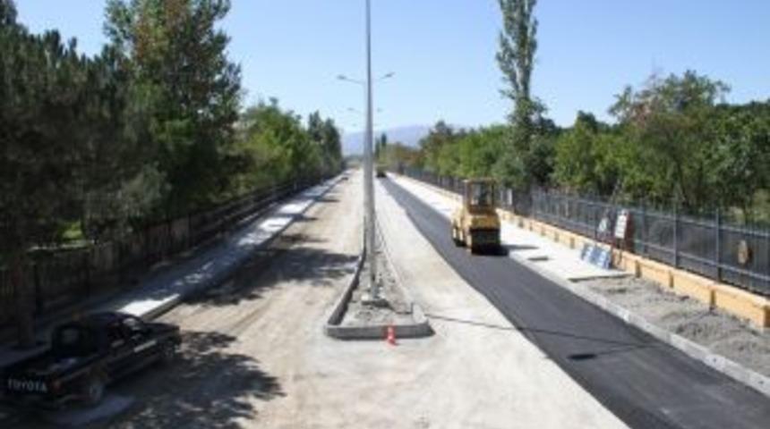 Belediye, 3. Ordu Yolunu Asfaltlıyor