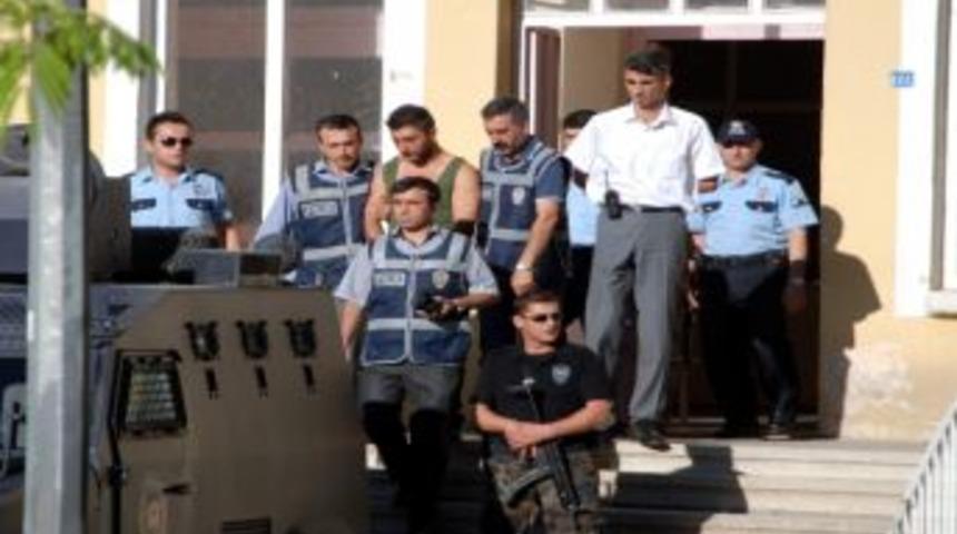 Cinayet Zanlısı İlk Mahkemesinde Tutuklandı