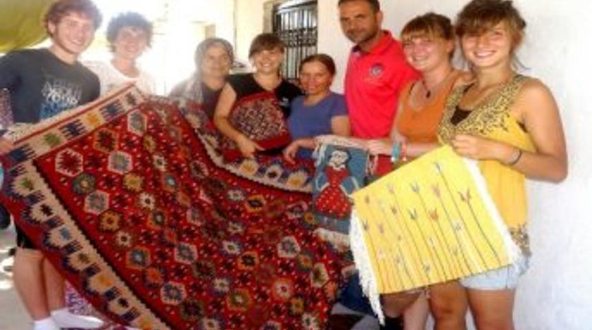 Fransız &Ouml;ğrenciler Kilimi Sevdi